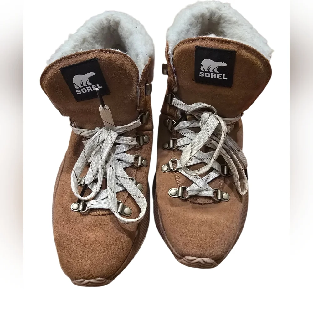 Sorel Women's Out-N-About III Conquest Boots In Camel Size 10